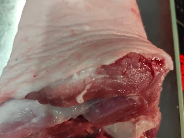 Thịt heo chân giò trước